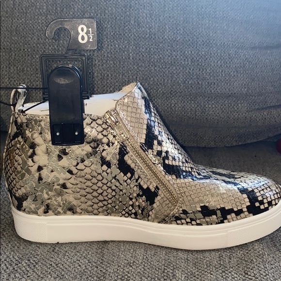 NWT Memory Foam wedge sneakers 👟 🐍 - Picture 5 of 5